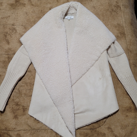 John + Jenn Faux Fur Jacket. Size XS. Supe soft and warm. Beige colour. - Picture 3 of 8